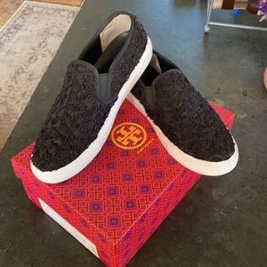 Tory Burch Black Rosette Slip On Sneakers Sz 10.5